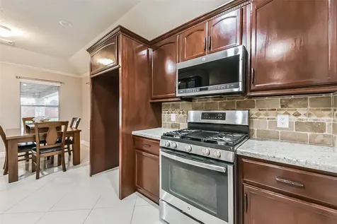 2102 Pickwick Pines Dr Court Humble TX 77396
