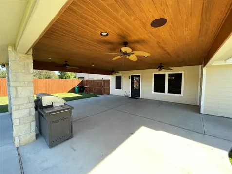 2102 Pickwick Pines Dr Court Humble TX 77396
