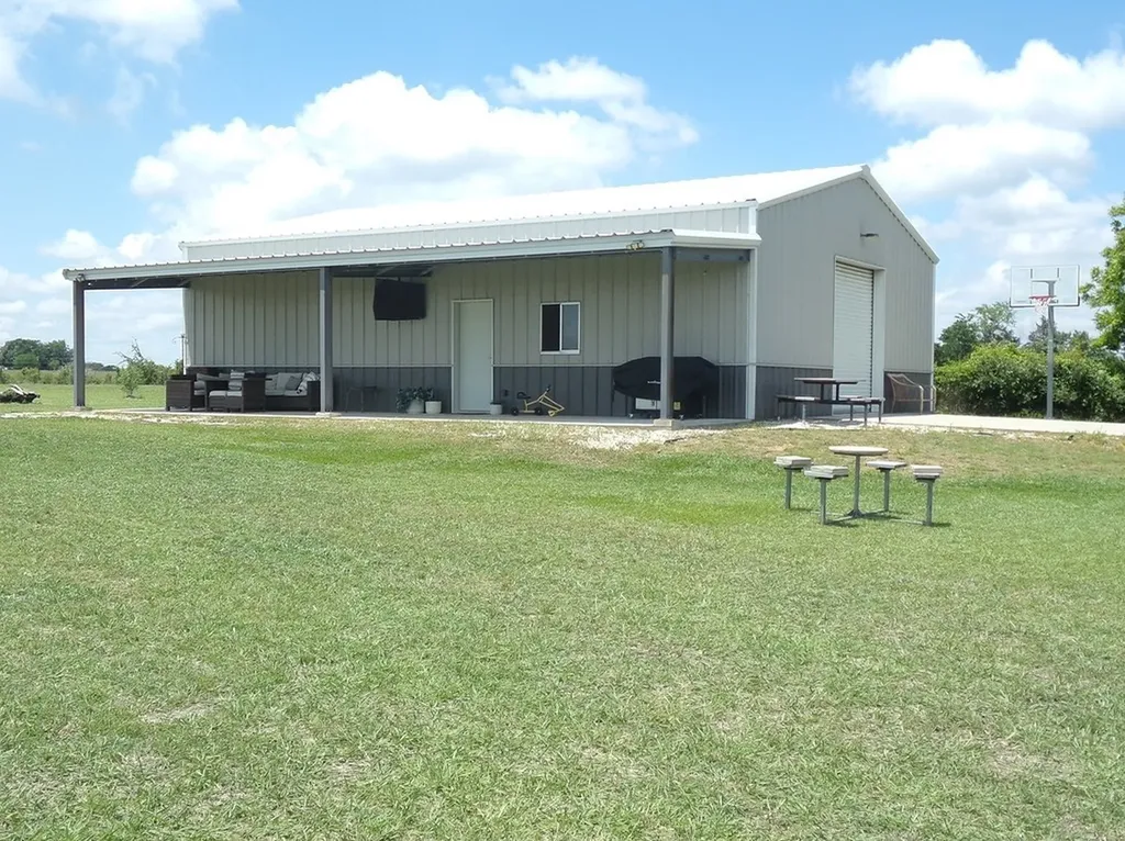 1114 Creekside Lane Weimar TX 78962