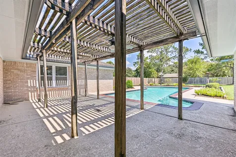 803 Greenbriar Avenue Friendswood TX 77546