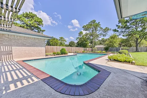 803 Greenbriar Avenue Friendswood TX 77546