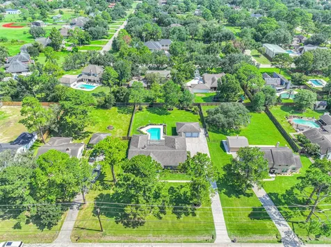 803 Greenbriar Avenue Friendswood TX 77546