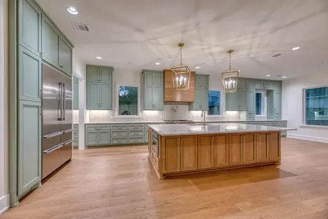 2006 Lexington Street Houston TX 77098
