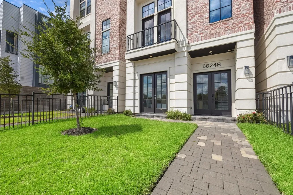 5824 Winsome Lane B Houston TX 77057