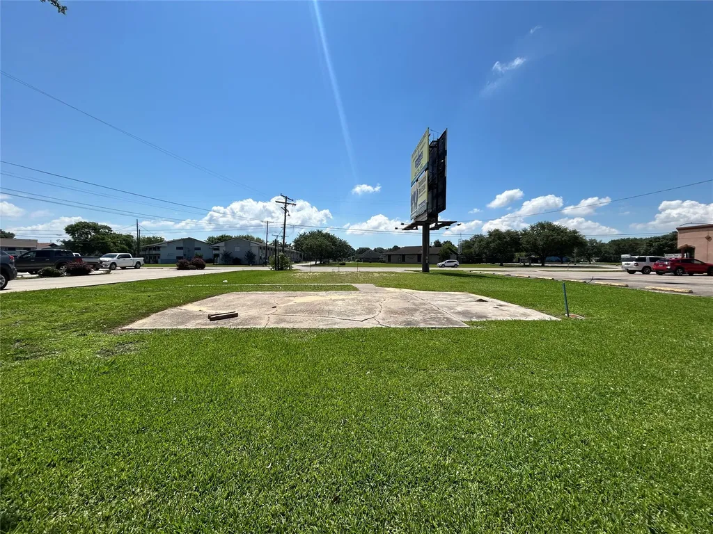 2402 Nall Street Port Neches TX 77651