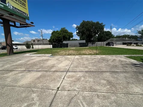 2402 Nall Street Port Neches TX 77651