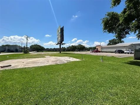 2402 Nall Street Port Neches TX 77651