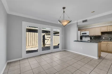 6425 Olympia Drive 148 Houston TX 77057