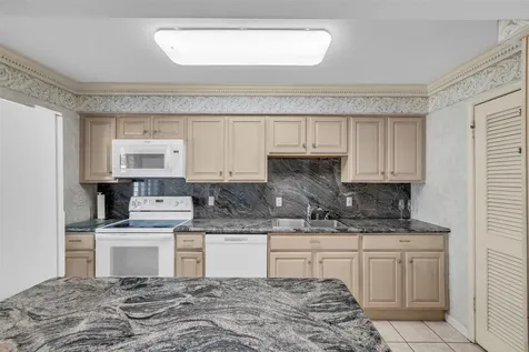 6425 Olympia Drive 148 Houston TX 77057