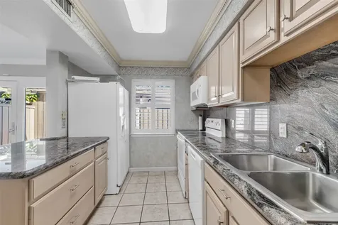 6425 Olympia Drive 148 Houston TX 77057