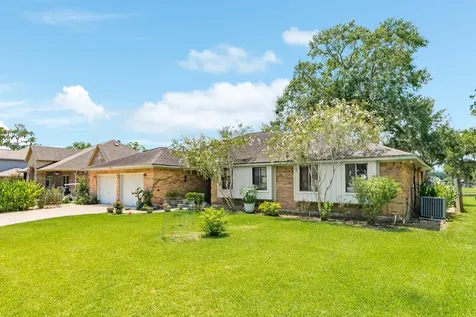 2320 Shalmar Drive West Columbia TX 77486