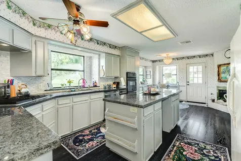 2320 Shalmar Drive West Columbia TX 77486