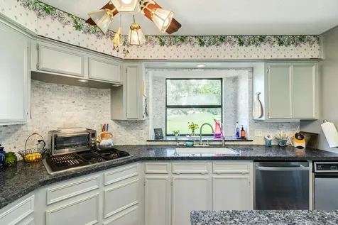 2320 Shalmar Drive West Columbia TX 77486