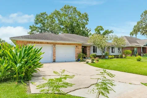 2320 Shalmar Drive West Columbia TX 77486