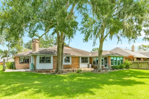 2320 Shalmar Drive West Columbia TX 77486