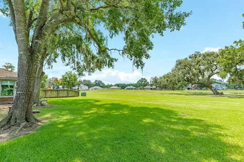 2320 Shalmar Drive West Columbia TX 77486