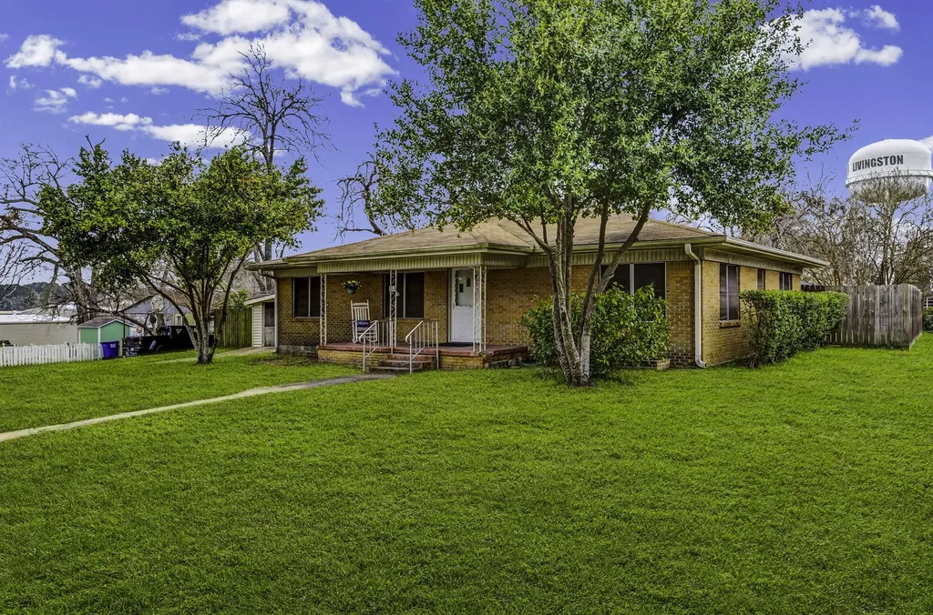 211 W Sherman Street Livingston TX 77351