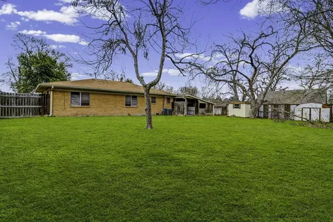 211 W Sherman Street Livingston TX 77351