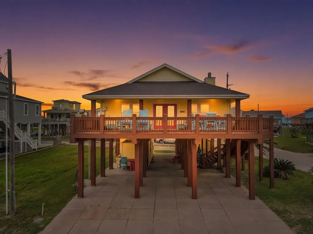 2910 Shady Lane Crystal Beach TX 77650