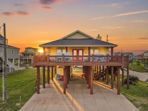 2910 Shady Lane Crystal Beach TX 77650