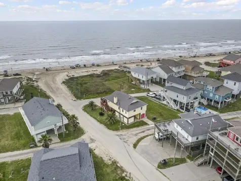 2910 Shady Lane Crystal Beach TX 77650