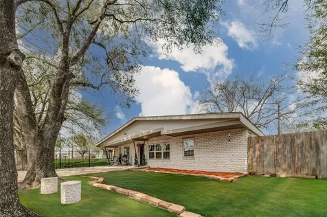 4815 Edfield Street Houston TX 77033