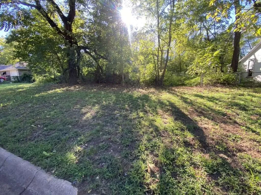 551 11th Street NW Paris TX 75460