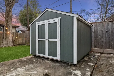 1305 Enid Street Houston TX 77009