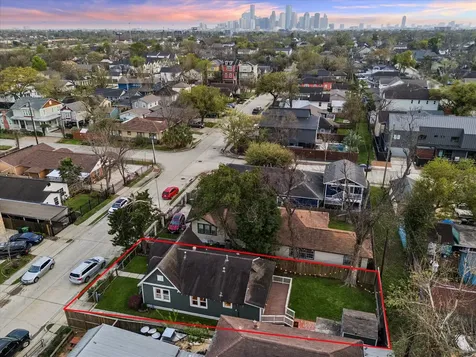 1305 Enid Street Houston TX 77009