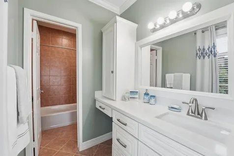401 Lakeside Lane 113 Houston TX 77058