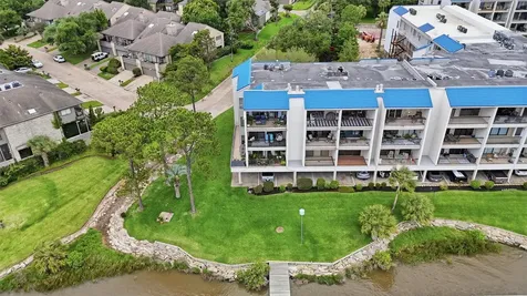 401 Lakeside Lane 113 Houston TX 77058