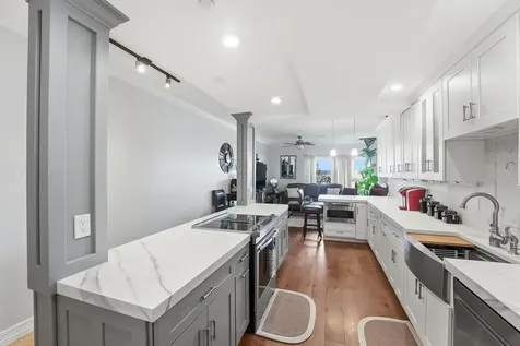 401 Lakeside Lane 113 Houston TX 77058