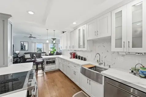 401 Lakeside Lane 113 Houston TX 77058