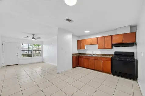 402 Meters Street Houston TX 77020
