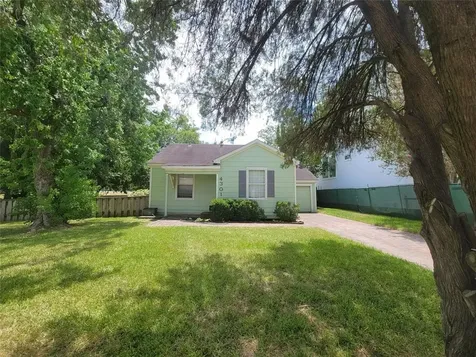 4301 Dorothy Street Bellaire TX 77401