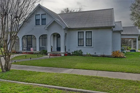 215 N Haupstrasse Street Carmine TX 78932