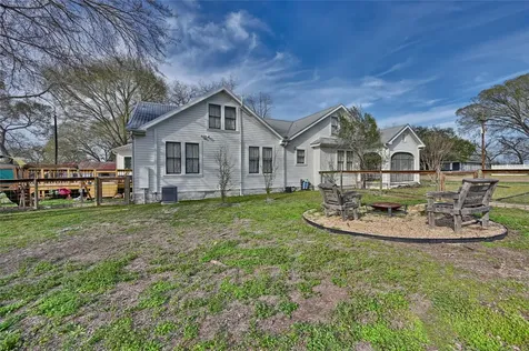 215 N Haupstrasse Street Carmine TX 78932
