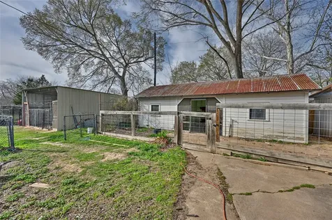215 N Haupstrasse Street Carmine TX 78932