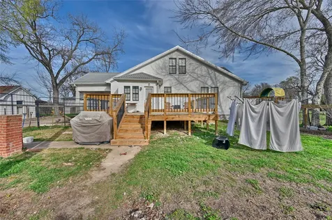 215 N Haupstrasse Street Carmine TX 78932