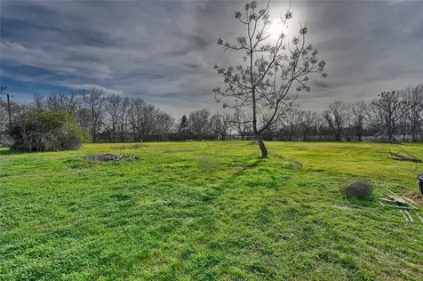 215 N Haupstrasse Street Carmine TX 78932