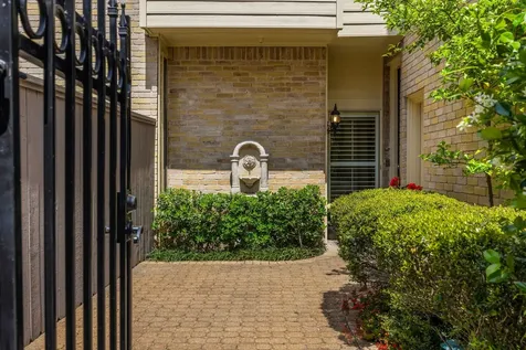 2118 Nantucket Drive C Houston TX 77057