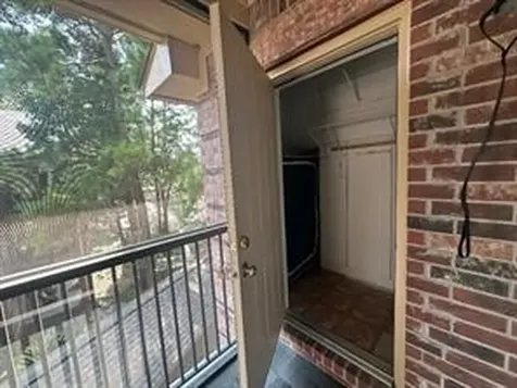 2803 Kings Crossing Drive 303 Houston TX 77345