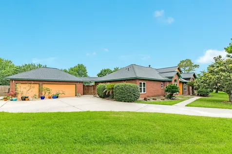 55 Mandevilla Court Lake Jackson TX 77566