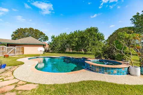 55 Mandevilla Court Lake Jackson TX 77566