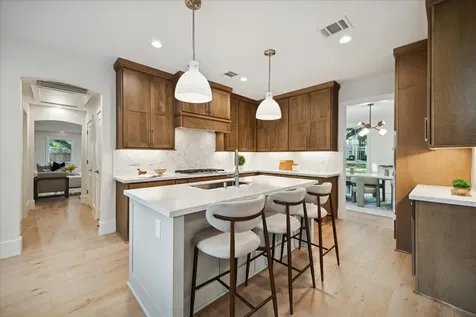 5665 Pine Forest Road Houston TX 77056