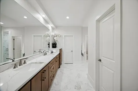 5665 Pine Forest Road Houston TX 77056