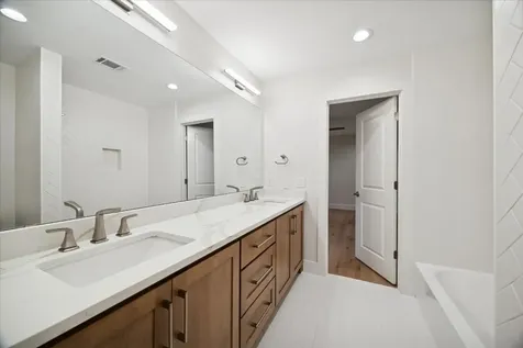 5665 Pine Forest Road Houston TX 77056