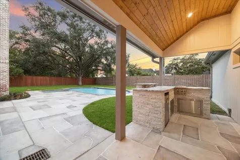 5665 Pine Forest Road Houston TX 77056