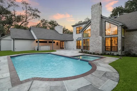 5665 Pine Forest Road Houston TX 77056