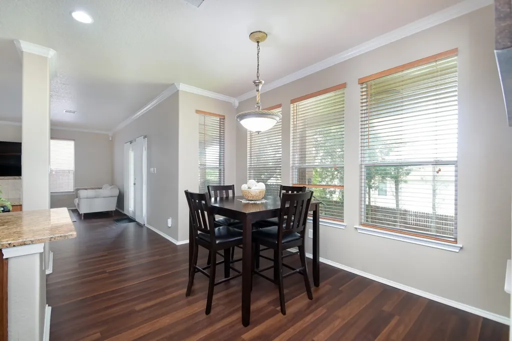 6737 Riverwood Live Oak TX 78233